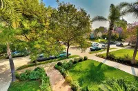 Summer Sale - Magnificent Hollywood Hills HtdPool Residence in Celebrity Enclave
