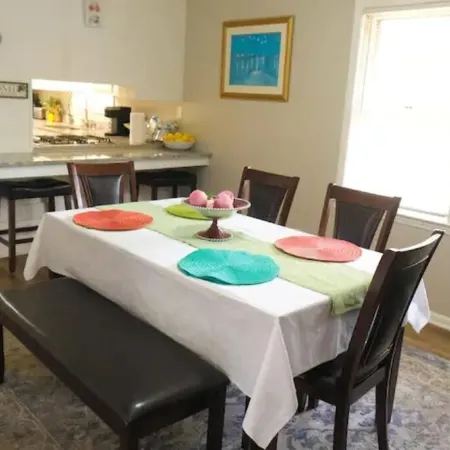 Entire house with 3 bedroom/1.5 bath