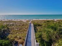 Charming 2-bedroom Duplex in enchanting Nokomis with AC, WiFi