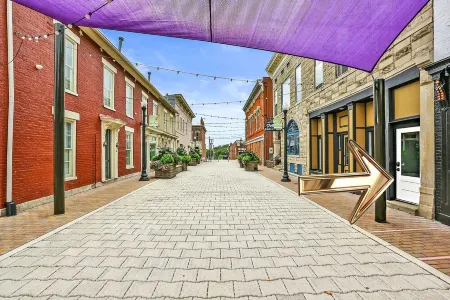 Urban studio in downtown Shelbyville in the heart of the Bourbon trail