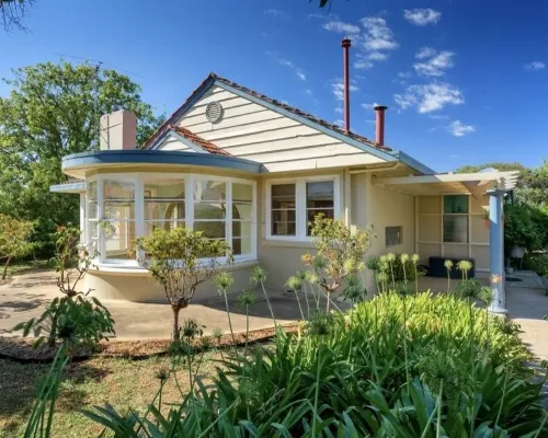 Captain’s Manor- perfect location! Close to everything around Corowa Rutherglen. Hotels in Corowa