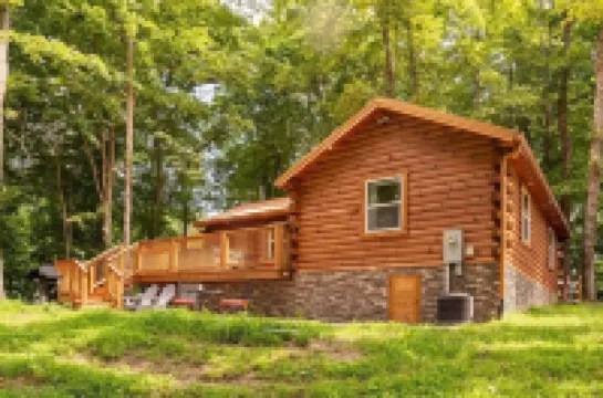 Secluded Wooded Cabin Near The Hocking Hills