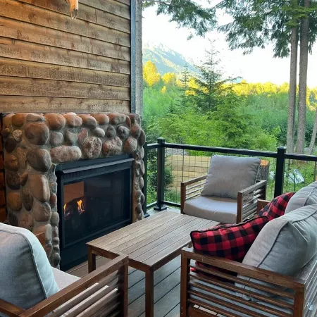 River Vista Cabin with Mountain Views