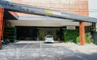 Sunrise Hotel Semarang Hôtels à : Gayamsari