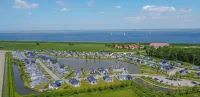 Chalet with Fireplace near Oosterschelde