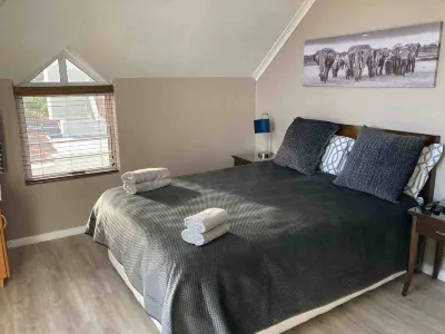 Oceanfront Apartment in Cape Town With Stunning Views Hotels in Llandudno