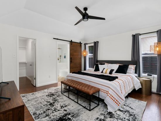 High End Design Home with Pool & Hot Tub Gameroom