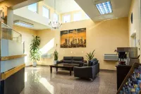 Maywood Inn - Motels