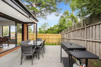 Bungunyah Apartments Hotel a 