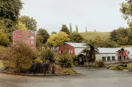 Waitomo Village Chalets Home of Kiwipaka
