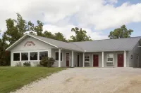 Cottonwood Inn - Motels