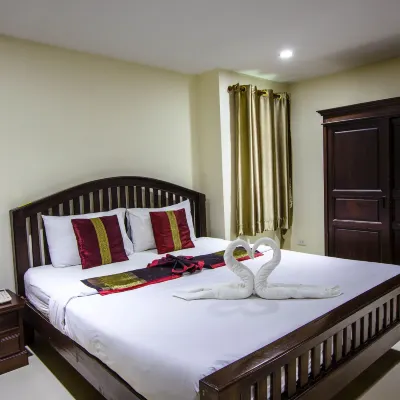 Maharaj Grand Hotels near Wat Petch Charik
