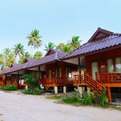Baanchaylay Resort Hotels near Ao Tong Yee