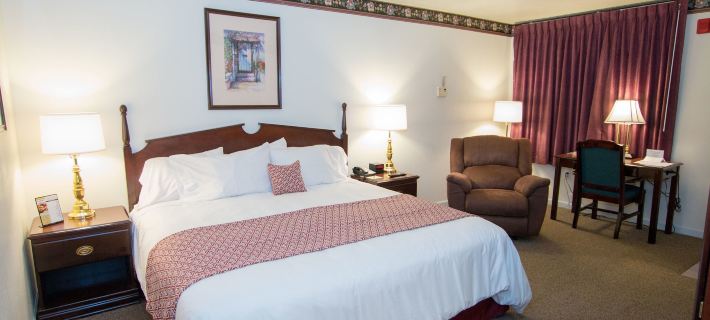 Chalet Motel Mequon Отели в г. Озоки