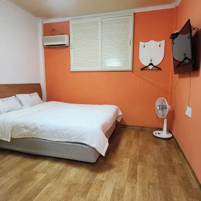 Myeongdong Motel Hotels near مبنى بلدية جوجي