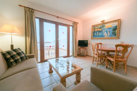 Ona Beverly Hills Suites Отели рядом с достопримечательностью «Aloe Park»