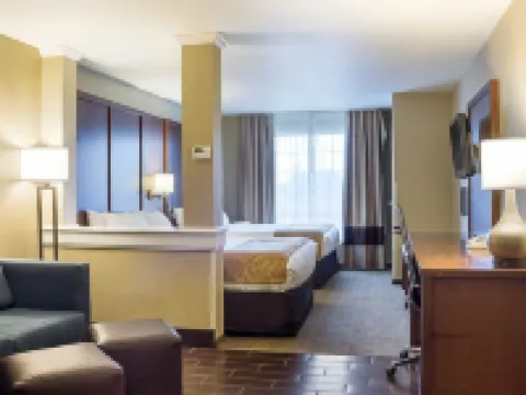 Comfort Suites Hotels in Minot
