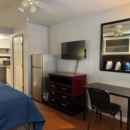 R Nite Star Inn and Suites -Home of the Cowboys & Rangers