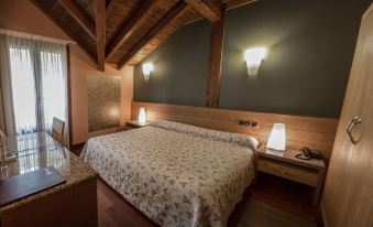 Adeko Hotel