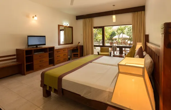 尼拉瓦利海灘酒店