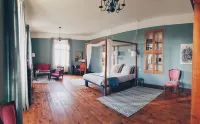 Fontclaire en Provence فنادق في Uchaux