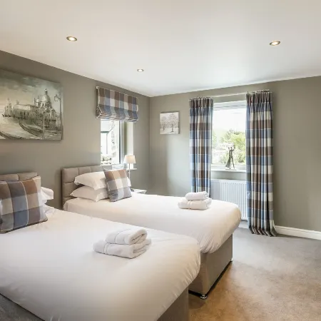 The Townhouses @ Carus Green