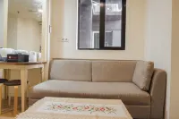 Comfort 1Br with Working Room at Meikarta Apartment - Homestays