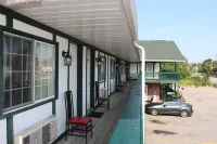Fenelon Inn Hotels in Fenelon Falls