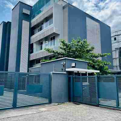 Boardroom Apartments Hotel Exterior