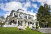 the Roxbury at Stratton Falls Hotels in Middletown
