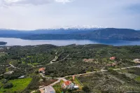 Villa Aitheras with sea views and garden