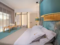Flos Apartments Hotels in Pithari