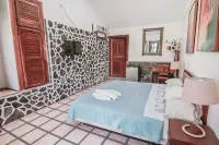 هوتل لاس تريس بانديراس