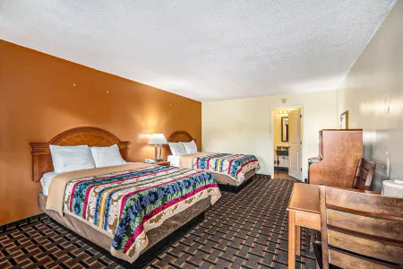 Great Lakes Inn & Suites