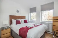 Roomspace Serviced Apartments - Swan House Hotels near Swan Shopping Centre