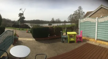 Gosfield Lake Resort Отели в г. Брейнтри