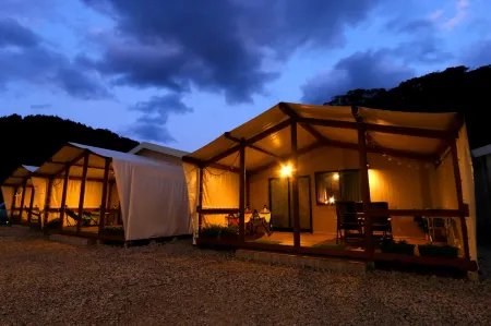 Sloth Glamping Отели рядом с достопримечательностью «Eboshidake Observatory»