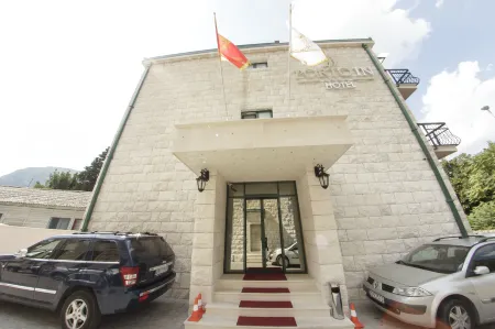 Hotel Porto IN Отели в г. Kavac