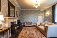 Wilton Castle Hotel dekat Slade Castle