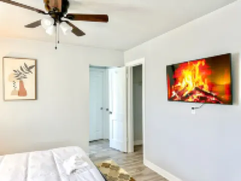 Vintage Gem in Prime Location Cozy 1BR Oasis Hotels in 