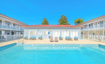 Oak Shores Studio