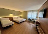 Yomo Imperial Hotel a 