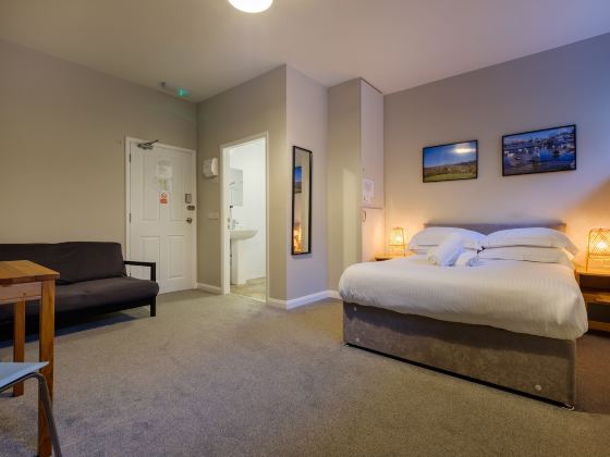 Station Lodge - Free Off-Site Health Club Access with Pool, Sauna, Steam Room & Gym