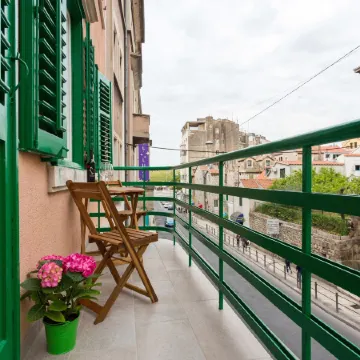 Central Pearl by Nono Ban Rooms