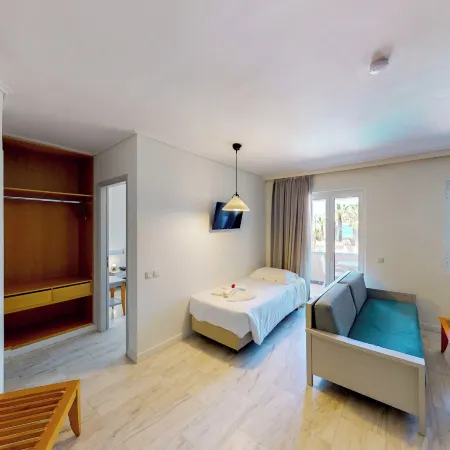 Chrispy Beach Resort, Agia Marina