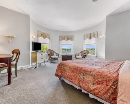 Castle Manor Inn Hotels in Gloucester