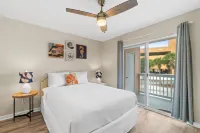 Peachtree Place Condominiums by Panhandle Getaways Hotels in Laguna Beach
