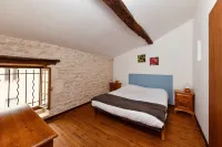 Domaine les Granges Hotels in Asnieres-la-Giraud