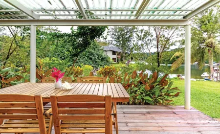 The Little White Bird Traveller Hostel Отели рядом с достопримечательностью «Кут»