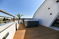 Luxury Penthouse Berin with Rooftop Terrace and Jacuzzi